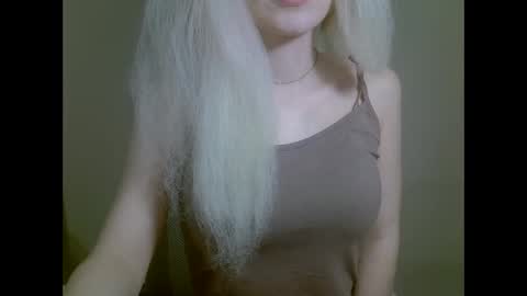 DitaMilton online show from October 2025 06:47:01 PM