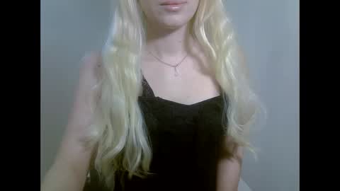 DitaMilton online show from November 2025 08:40:01 PM