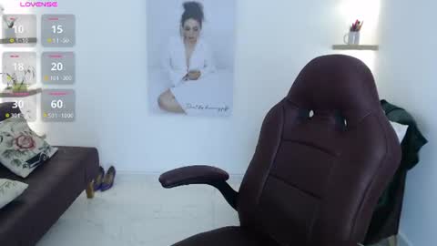 Snapshot of diva_milf chatting on June 2026 05:51:01 PM Diva online show from June 2026 05:51:01 PM