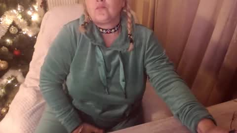 Snapshot of divineblond chatting on December 2025 10:48:01 PM Alexxa online show from December 2025 10:48:01 PM