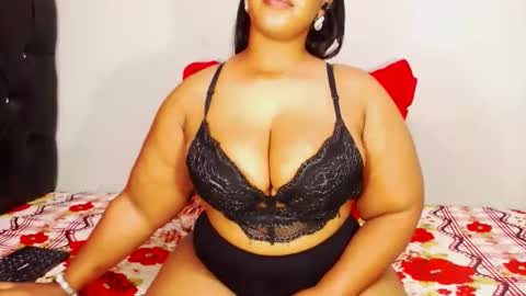 divinebooty93 online show from January 2026 06:15:02 AM