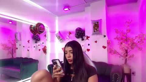 Snapshot of divinee_cloe chatting on February 2026 11:39:01 AM Cloe online show from February 2026 11:39:01 AM