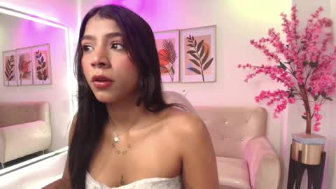 Snapshot of divinee_cloe chatting on March 2026 11:28:02 AM Cloe online show from March 2026 11:28:02 AM