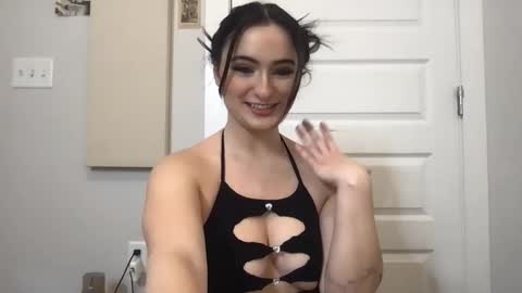 Snapshot of divinehips chatting on January 2025 05:01:01 PM Divine Hips online show from January 2025 05:01:01 PM