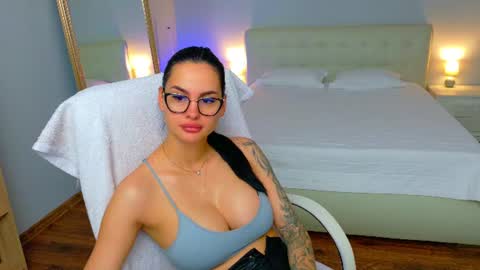 Snapshot of divineluxe chatting on July 2026 07:13:01 AM Ivory Blue. online show from July 2026 07:13:01 AM