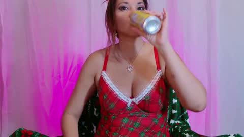 DivineLynn online show from December 2024 06:56:02 PM