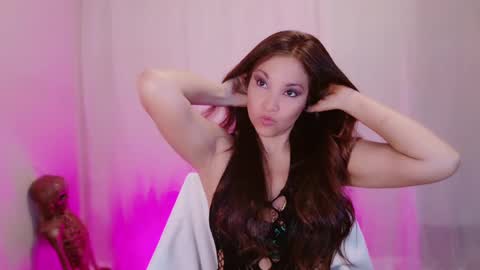 DivineLynn online show from March 2025 06:01:02 PM