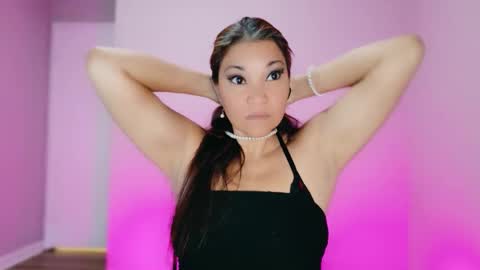 DivineLynn online show from October 2025 01:18:02 PM