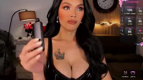 Snapshot of divinequeen chatting on July 2026 04:10:02 PM online show from July 2026 04:10:02 PM