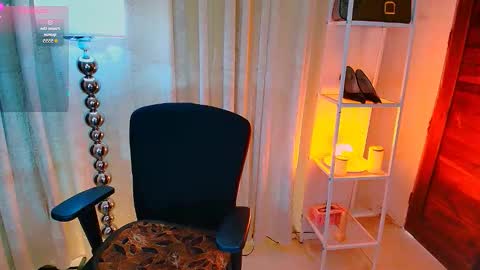 Snapshot of divorced_ms_valeria chatting on February 2026 08:10:01 AM Vally online show from February 2026 08:10:01 AM