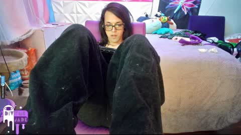 Snapshot of divynejade chatting on December 2024 03:50:02 AM Jade Divyne online show from December 2024 03:50:02 AM