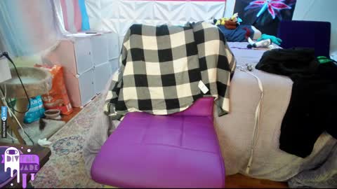 Snapshot of divynejade chatting on December 2024 06:42:01 PM Jade Divyne online show from December 2024 06:42:01 PM