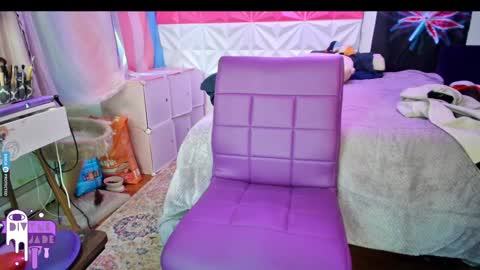 Snapshot of divynejade chatting on December 2024 03:57:01 PM Jade Divyne online show from December 2024 03:57:01 PM