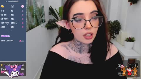 dixipixi_ online show from December 2024 11:52:02 AM