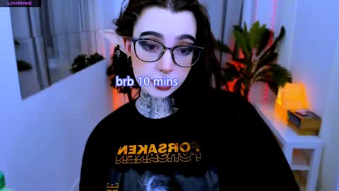 dixipixi_ online show from February 2025 08:44:02 AM