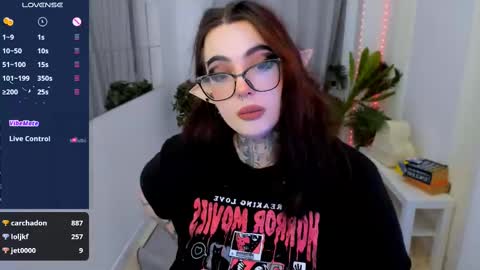 dixipixi_ online show from February 2025 12:19:01 PM