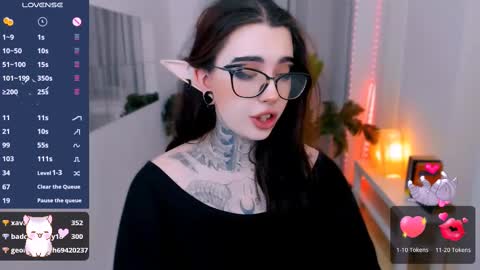 dixipixi_ online show from March 2025 08:40:02 AM