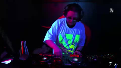 Adrian Arturo online show from March 2025 01:04:01 AM