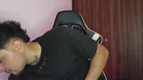 Snapshot of djsex_yerknox chatting on May 2026 04:52:01 AM yerknox online show from May 2026 04:52:01 AM