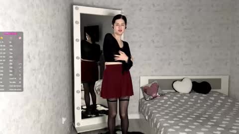 Annie PVT IS OPEN online show from November 2025 09:11:01 PM