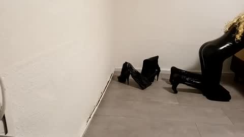 Carolina online show from September 2025 08:42:02 PM