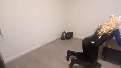 Carolina online show from September 2025 04:07:01 PM