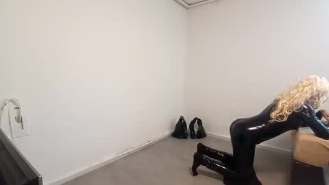 Carolina online show from September 2025 12:26:01 PM