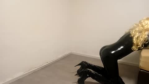 Carolina online show from September 2025 09:04:02 PM