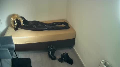 Carolina online show from October 2025 11:00:01 AM