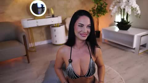 Monica online show from October 2025 09:21:01 AM