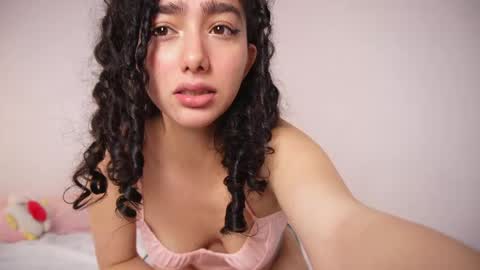 Snapshot of doll4you_ chatting on June 2026 07:58:02 PM Alice y Ros online show from June 2026 07:58:02 PM
