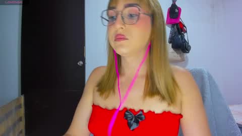 Snapshot of doll_andrea_ chatting on May 2026 02:39:02 AM ANDREA online show from May 2026 02:39:02 AM