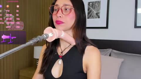 Bella  online show from April 2026 07:58:01 PM