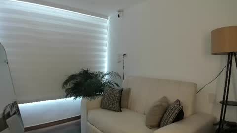 Snapshot of doll_oriana chatting on July 2026 08:48:02 PM doll_oriana online show from July 2026 08:48:02 PM