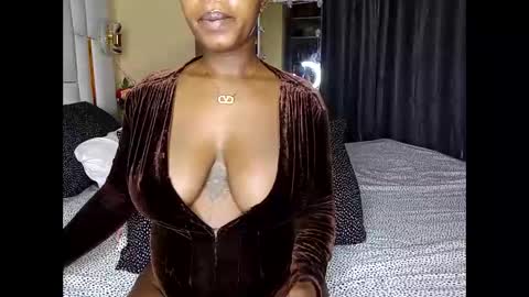 Gee  Independent Model EATUTC3   11PM-3AM      2AM-6AM online show from June 2026 12:11:01 AM