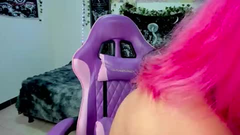 dolly_bones online show from October 2025 02:58:02 AM