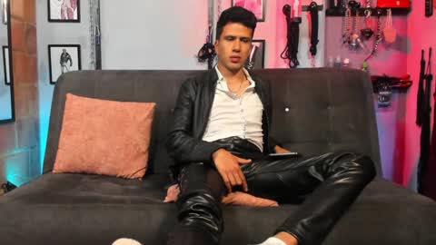 Snapshot of dom2travelers_sm chatting on January 2025 03:36:02 PM Diego Castell online show from January 2025 03:36:02 PM