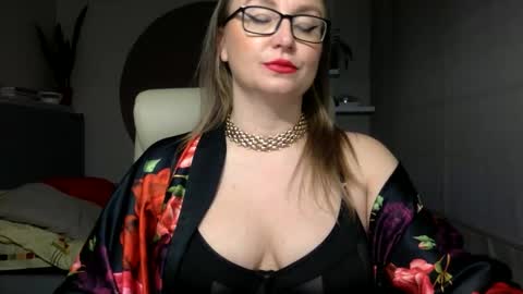 DOM MUMMY online show from October 2025 05:41:01 AM