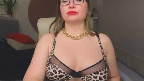 DOM MUMMY online show from April 2026 05:52:01 PM