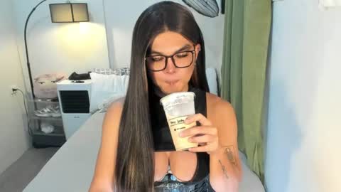 Snapshot of domina_angela chatting on June 2026 01:23:02 PM ANGELA online show from June 2026 01:23:02 PM