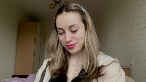 Snapshot of domingadandridge chatting on May 2026 07:28:02 AM Mia online show from May 2026 07:28:02 AM