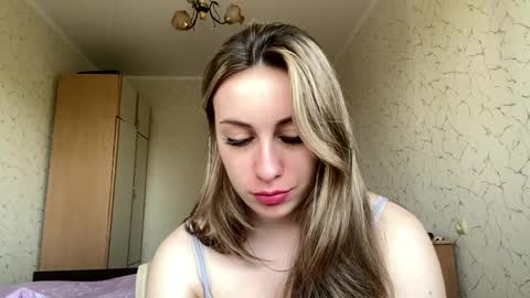 Snapshot of domingadandridge chatting on May 2026 09:39:02 AM Mia online show from May 2026 09:39:02 AM