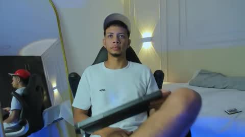 Snapshot of dominic__brown chatting on February 2026 09:19:02 PM Dominic online show from February 2026 09:19:02 PM