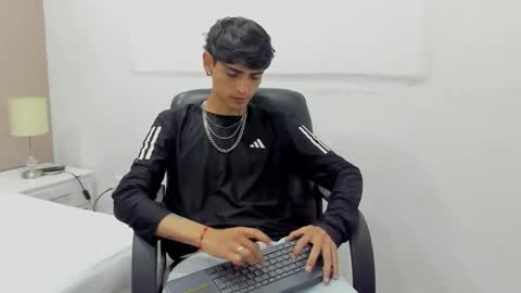 Snapshot of dominic_foox chatting on February 2026 01:05:02 PM Dominic foox online show from February 2026 01:05:02 PM