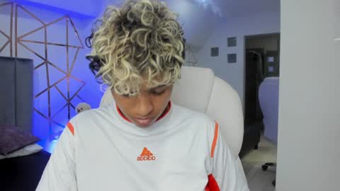 Dominick  online show from February 2025 11:47:01 PM