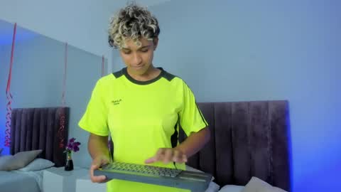 Dominick  online show from February 2025 12:15:02 AM