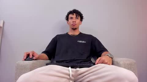 Dominick Star online show from September 2025 03:50:02 AM