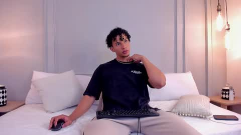 Dominick Star online show from September 2025 04:03:01 AM