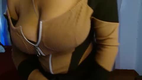  D O M I N K  online show from October 2025 07:34:02 PM