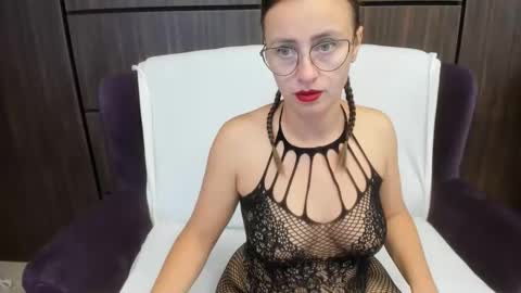 Dominna online show from September 2025 05:22:02 AM